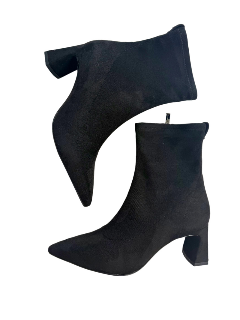 Load image into Gallery viewer, low black heeled boots
