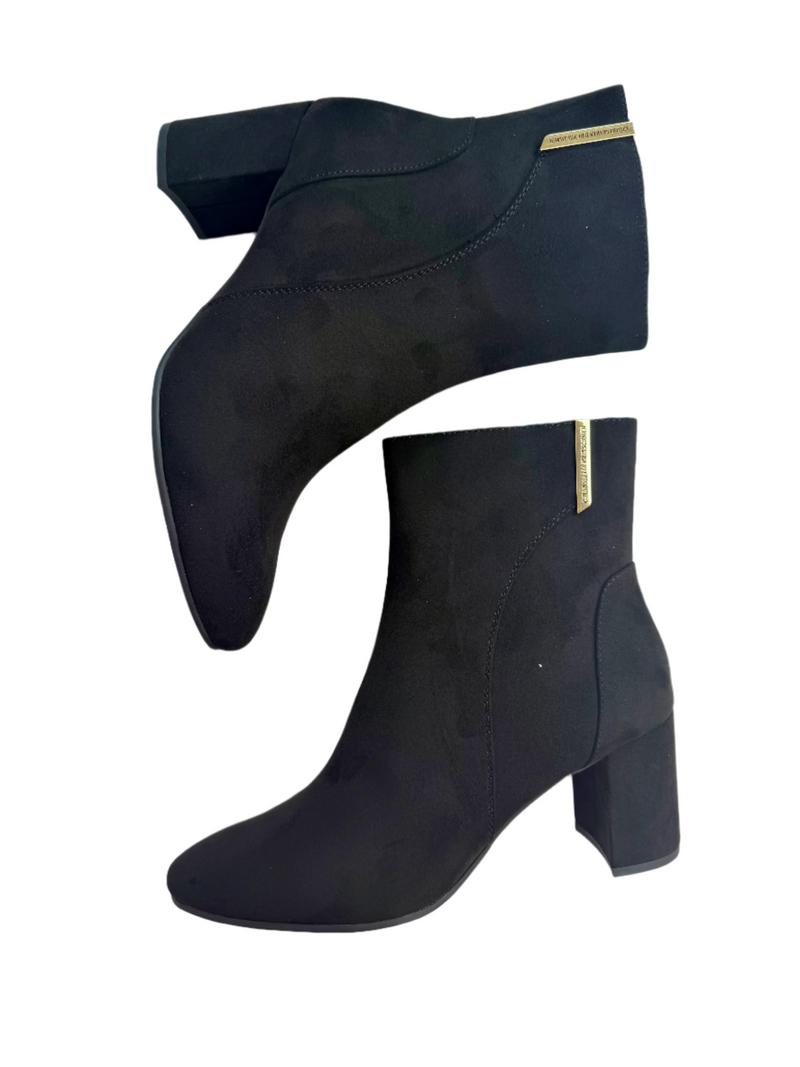 Load image into Gallery viewer, black formal boots for women
