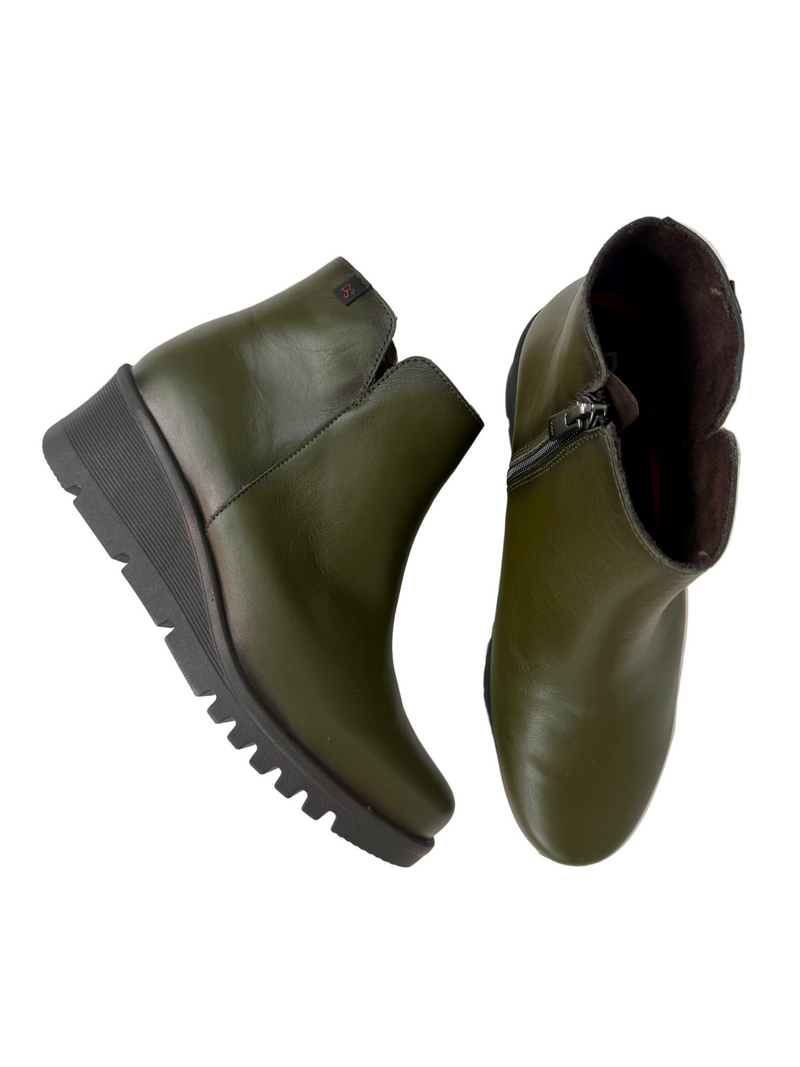 Load image into Gallery viewer, green wedge boots
