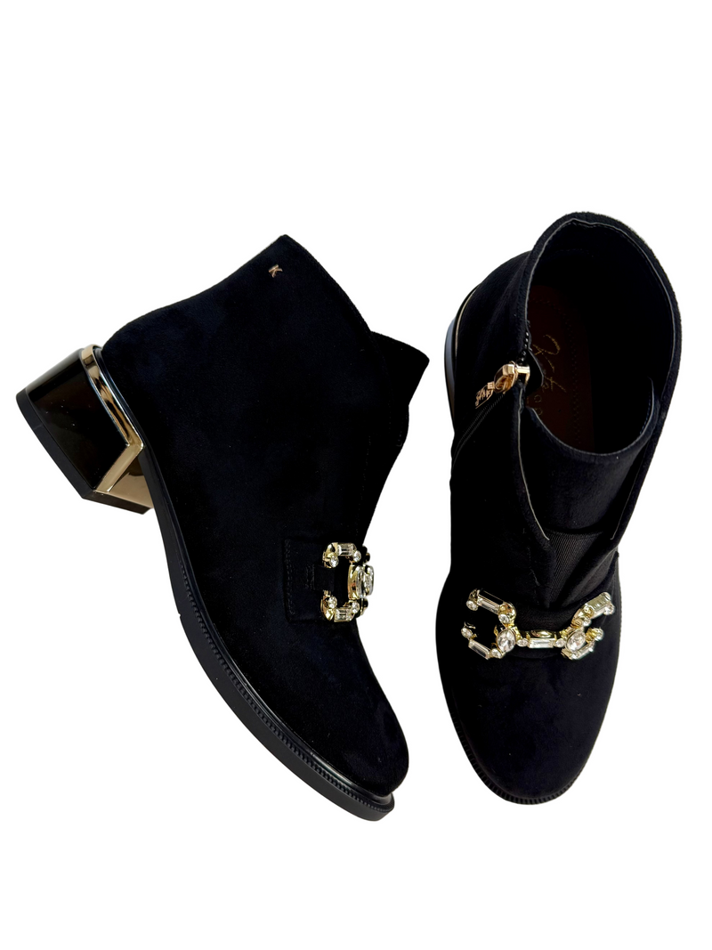 Load image into Gallery viewer, black block heel boots
