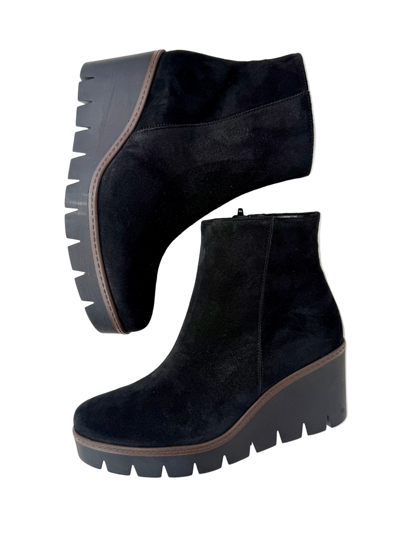 Load image into Gallery viewer, suede wedge boots
