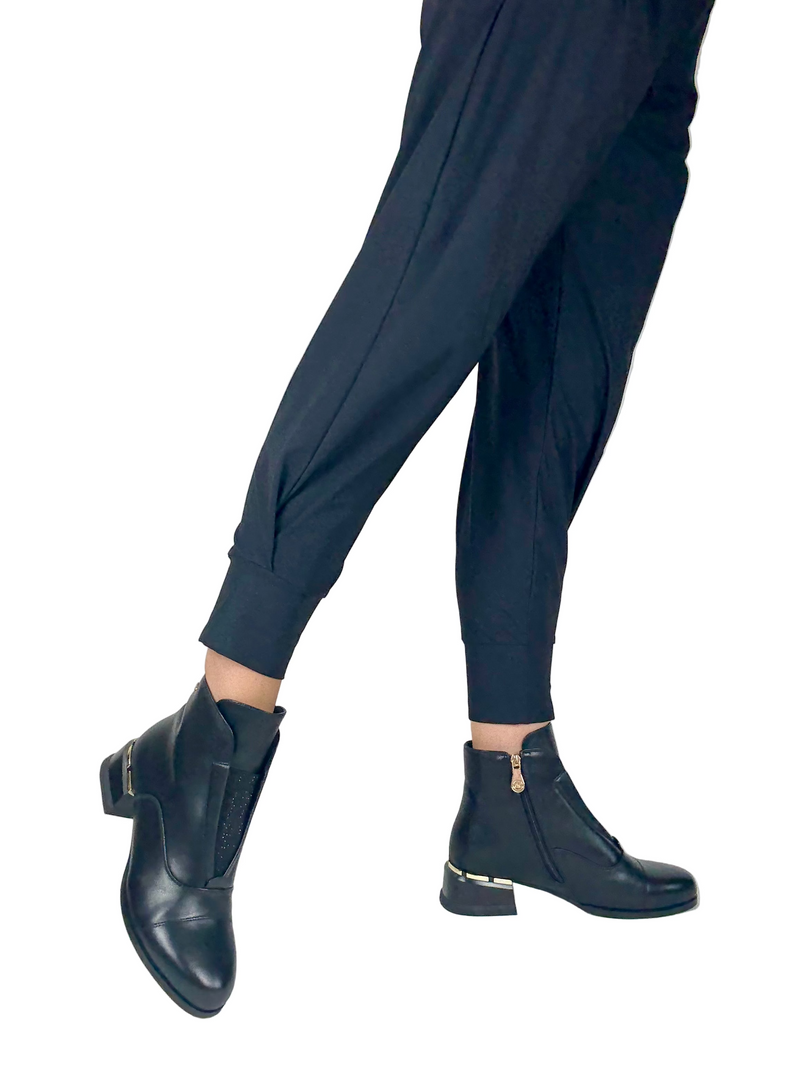 Load image into Gallery viewer, black block heeled boots
