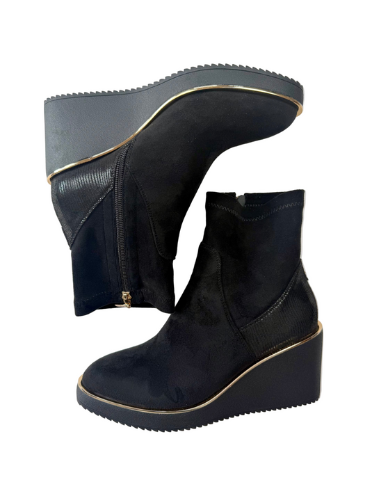 black wedge boots