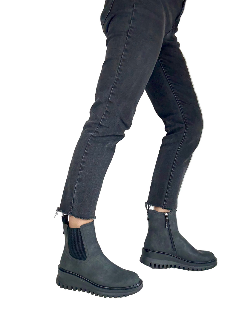 Load image into Gallery viewer, black wedge boots
