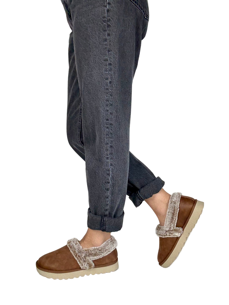 Load image into Gallery viewer, brown cosy slippers
