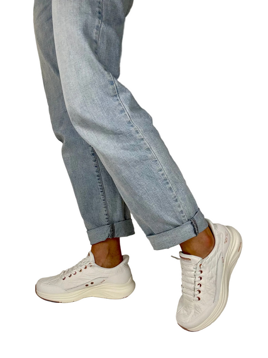 white slip ins skechers