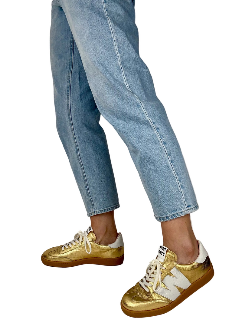 Load image into Gallery viewer, gold wonders trainers
