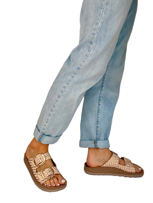 womens croc sandals