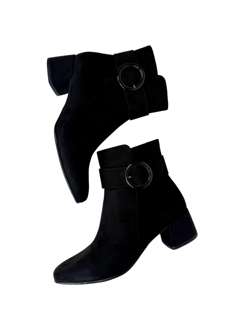 Load image into Gallery viewer, heeled boots
