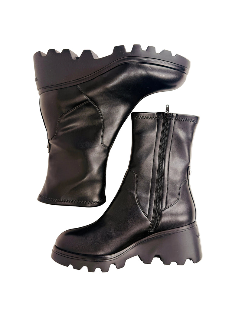 Load image into Gallery viewer, womens wonders boots cork
