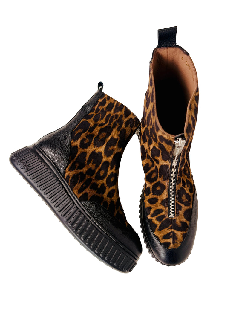 Load image into Gallery viewer, wonders leopard print boots
