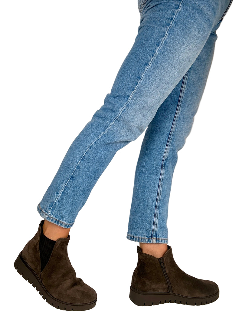 Load image into Gallery viewer, brown suede boots
