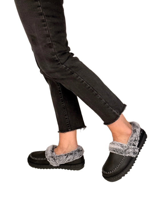 black skechers slippers