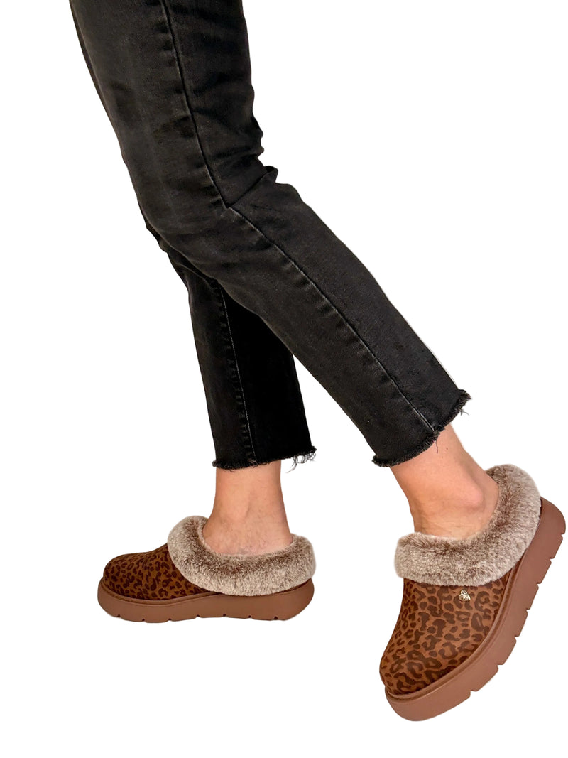 Load image into Gallery viewer, skechers ladies slippers
