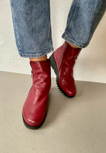 Load image into Gallery viewer, red low wedge boots
