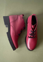 Load image into Gallery viewer, wine lace up boots
