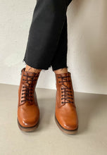 Load image into Gallery viewer, brown block heel laced boots