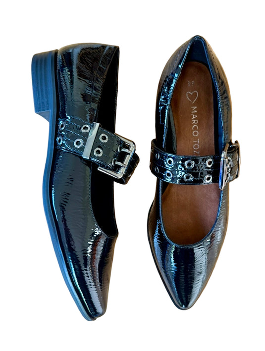 black ladies flat shoes