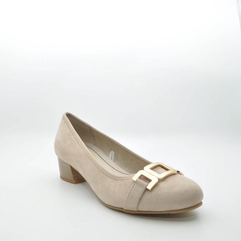 Load image into Gallery viewer, beige court shoes
