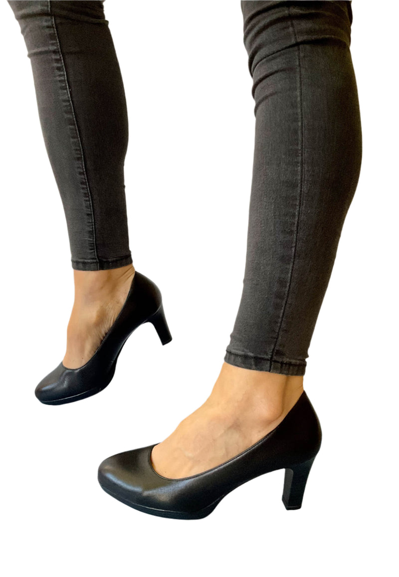 Load image into Gallery viewer, tamaris black court shoes
