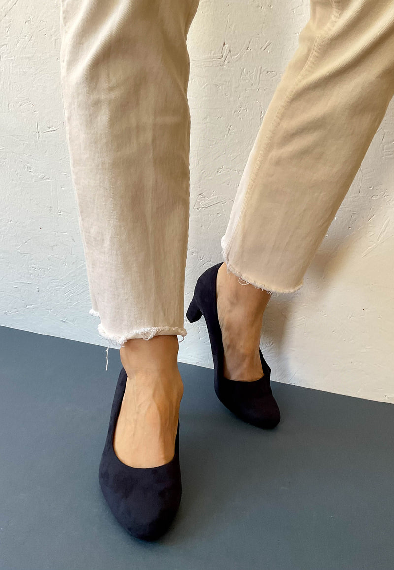 Load image into Gallery viewer, tamaris navy dress shoes for women
