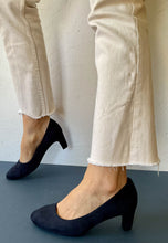 Load image into Gallery viewer, navy heels