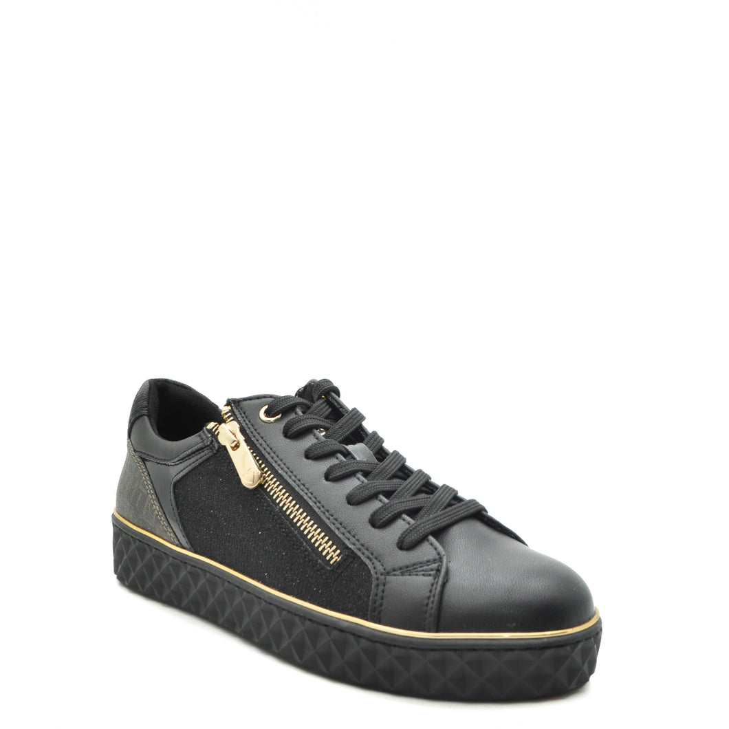 black fashion trainers