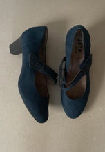 Load image into Gallery viewer, navy wide heels