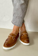 Load image into Gallery viewer, womens brown loafers