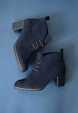 Load image into Gallery viewer, navy block heeled boots