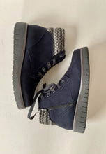 Load image into Gallery viewer, navy flat boots for women