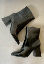 Load image into Gallery viewer, tamaris heeled ankle boots