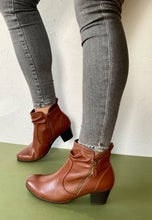 Load image into Gallery viewer, brown womens boots