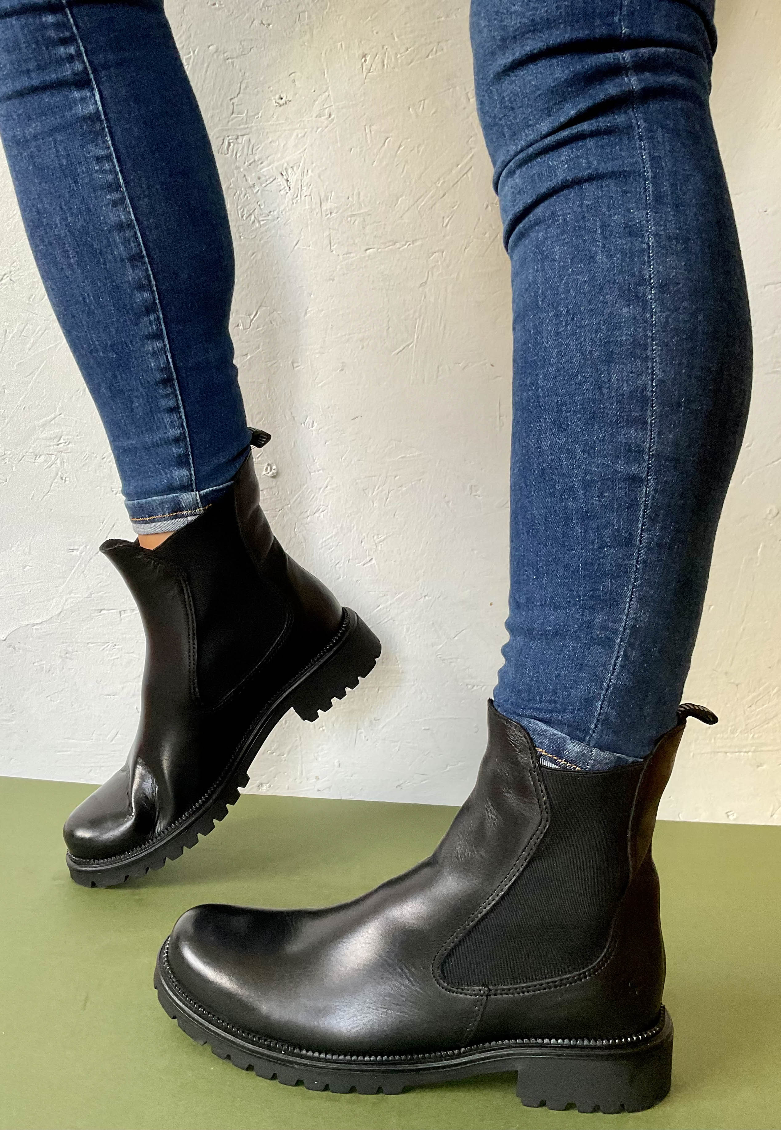 Tamaris flat boots