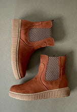 Load image into Gallery viewer, jana suede boots