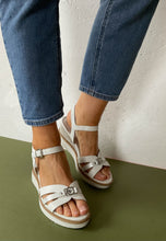Load image into Gallery viewer, white sandals