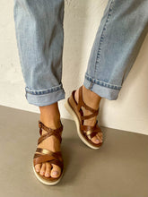 Load image into Gallery viewer, tan wedge sandals