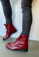 Load image into Gallery viewer, gabor red boots