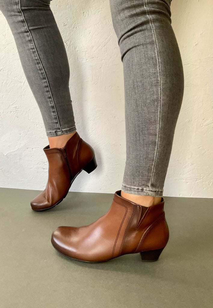 gabor low heel boots