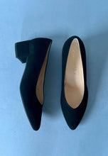 Load image into Gallery viewer, black block heels