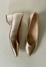 Load image into Gallery viewer, gold comfortable heels
