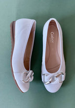 Load image into Gallery viewer, white flat shoes