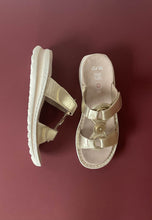 Load image into Gallery viewer, gold casual sandals for women