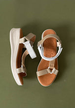 Load image into Gallery viewer, white casual sandals for women