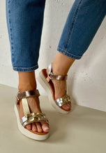 Load image into Gallery viewer, gold platform sandals