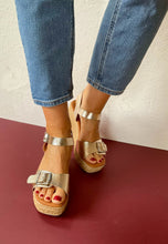 Load image into Gallery viewer, gold sandals for women