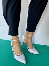 Load image into Gallery viewer, white heeled sandals