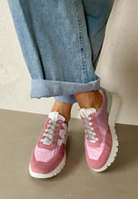 Load image into Gallery viewer, pink wonders trainers