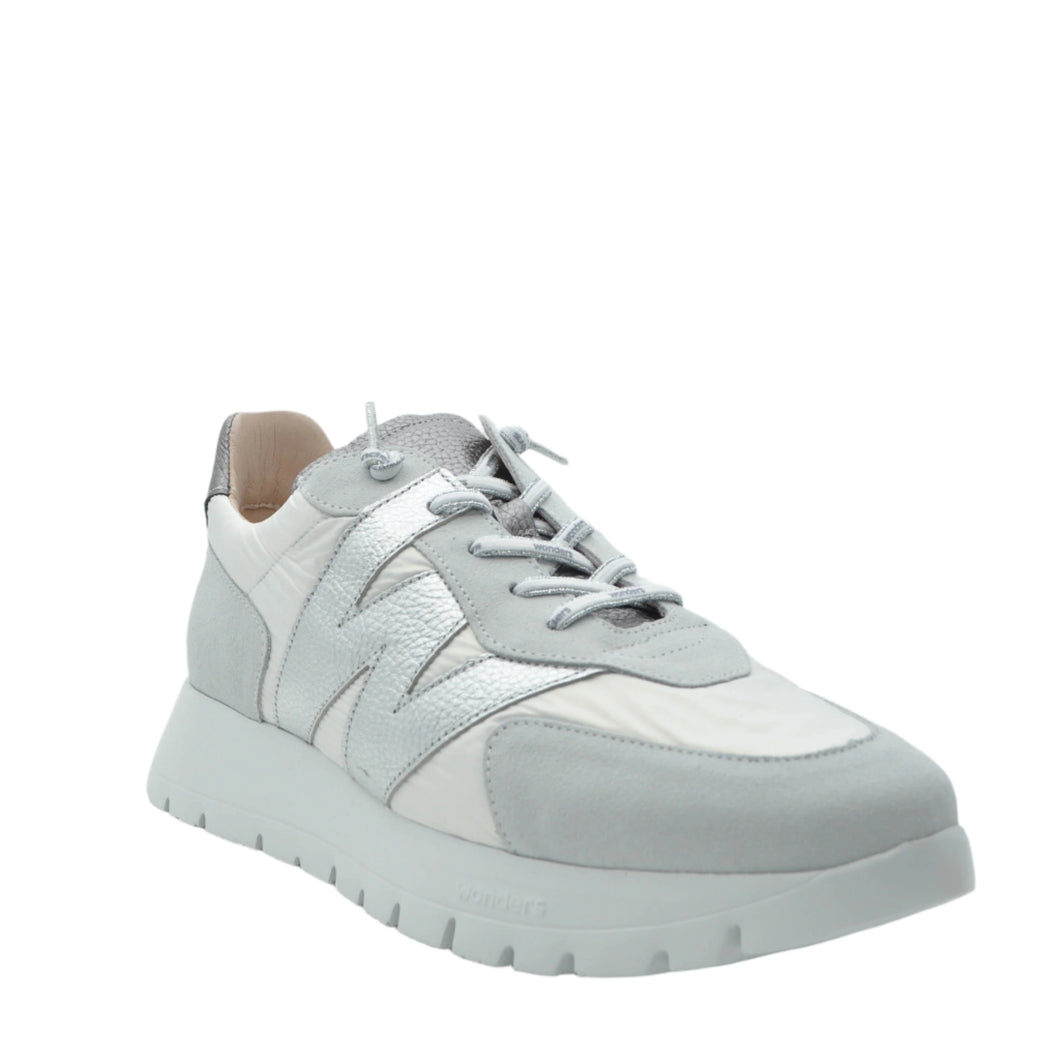 white casual trainers