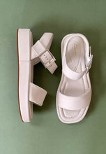Load image into Gallery viewer, white flat sandals